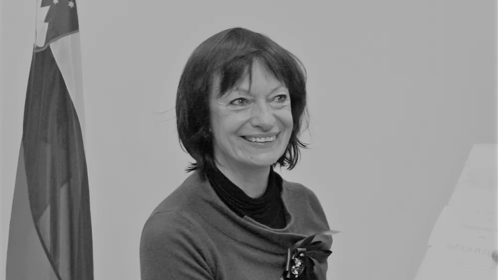 Manca Košir in minister za ?olstvo in ?port Igor Luk?i?- predaja manifesta za odli?no javno ?olo ministru za ?olstvo in ?port Igorju Luk?i?u- delegacija civilne pobude Kak?no ?olo ho?emo? pod vodstvom Mance Ko?ir je ministru za ?olstvo in ?port in snovalcem nove Bele knjige o izobra?evanju predala Manifest za odli?no javno ?olo in na javnih debatah zbrano gradivo;//FOTO: Matej Pov?eOPOMBA: ZA OBJAVO V ?ASOPISU DNEVNIK