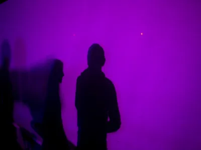 ﻿simbolična fotografija, par, moški in ženska, spoznavnje, sence- 29.01.2016 - Največji zmenek na slepo v S-LOVE-niji 7 - spoznavni dogodek - Ona-On.com -  //FOTO: Bojan Velikonja