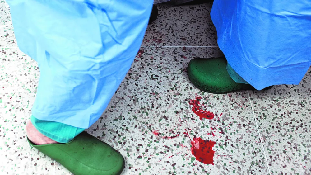 Na ministrstvu za zdravje se nameravajo odškodninam posvetiti, ko bo »pod streho« novi zakon o kakovosti. Ideja izplačila brez dokazovanja krivde zdravstvenih delavcev je sicer aktualna že vrsto let. 