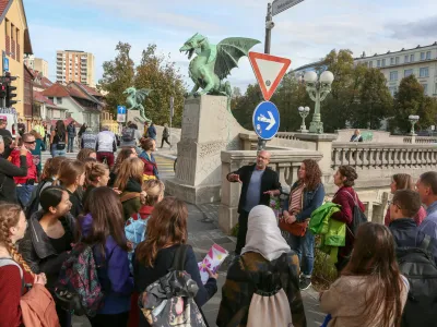 ﻿- 18.10.2019 – Turizem vLjubljani - reportaža o migrantski turi i – turistični ogled – migranti //FOTO: Luka Cjuha.