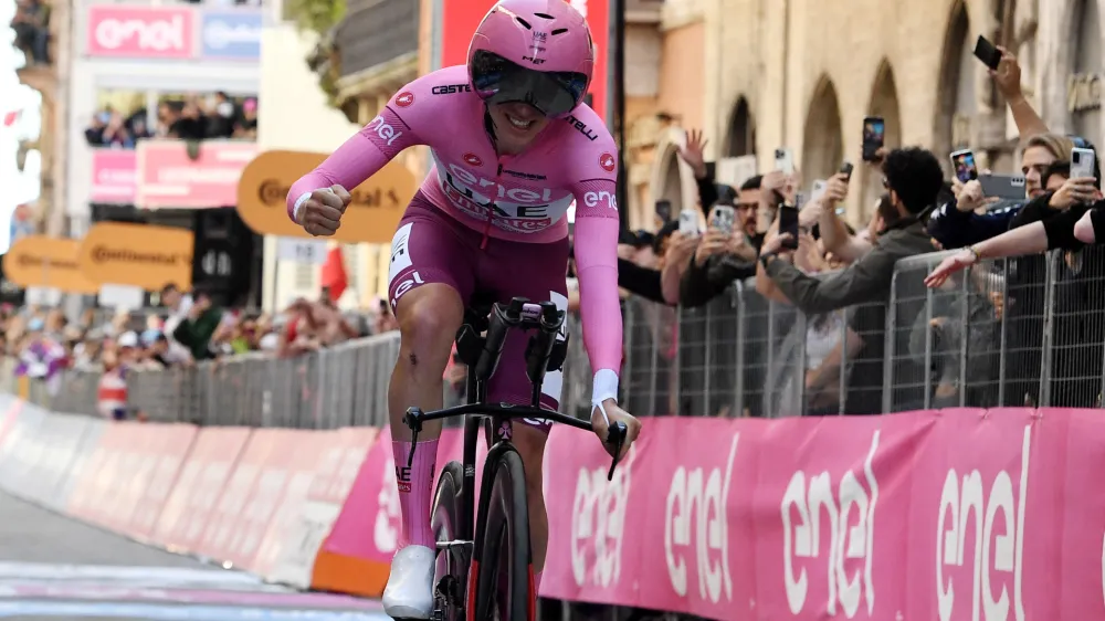 Cycling - Giro d'Italia - Stage 7 - Foligno to Perugia - Italy - May 10, 2024 UAE Team Emirates' Tadej Pogacar wearing the maglia rosa jersey reacts as he crosses the finish line after stage 7 REUTERS/Jennifer Lorenzini