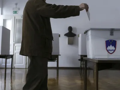 ﻿- sedež volilne komisije Mačkova ulica - volilna skrinja- Evropske volitve 2014 - Volitve poslancev v Evropski parlament - predčasno glasovanje na sedežih okrajnih volilnih komisij.   //FOTO: