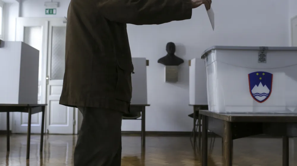 ﻿- sedež volilne komisije Mačkova ulica - volilna skrinja- Evropske volitve 2014 - Volitve poslancev v Evropski parlament - predčasno glasovanje na sedežih okrajnih volilnih komisij.   //FOTO: