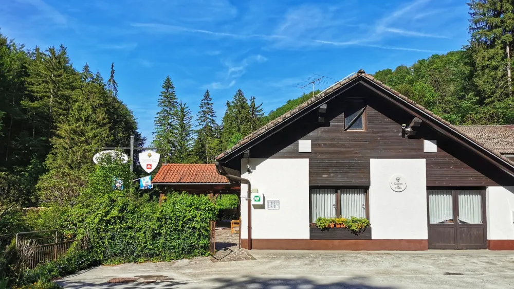 Gosti&scaron;če Pekel