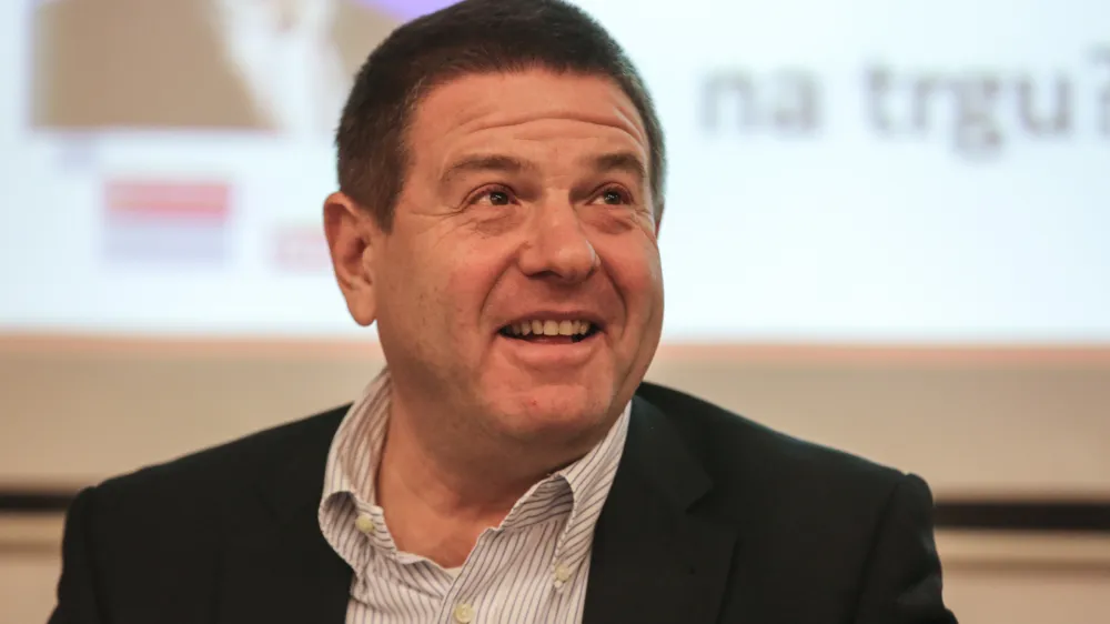 direktor in glavni urednik Časnika Finance Peter Frankl - 19.10.2016 --- novinarski zajtrk pred 18. PKP - Poslovna konferenca Portorož z naslovom &raquo;Svet Barikad. Odstranimo jih!&laquo; -     /FOTO: Luka Cjuha.