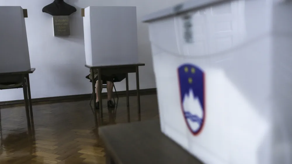 - sedež volilne komisije Mačkova ulica - volilna skrinja- Evropske volitve 2014 - Volitve poslancev v Evropski parlament - predčasno glasovanje na sedežih okrajnih volilnih komisij.   //FOTO: Jaka Gasar