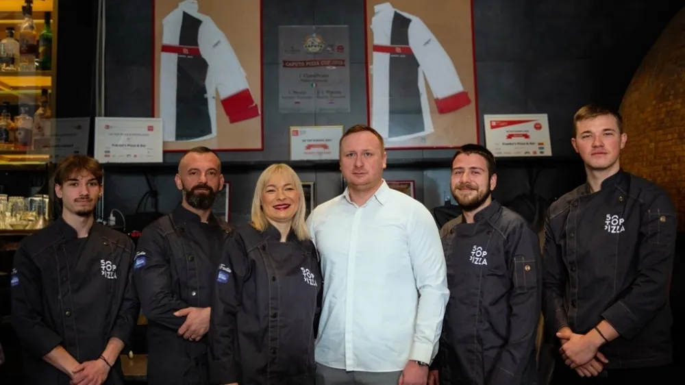 Ekipa zagrebške picerije Franko's Pizza & Bar, ki se je uvrstila na 14. mesto med najboljšimi evropskimi picerijami izven Italije. F 50toppizza.it
