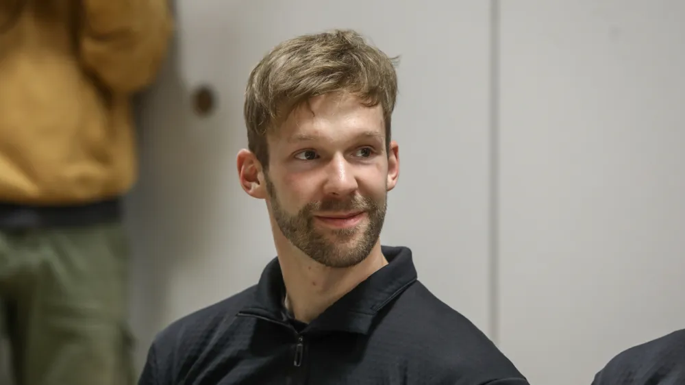 Anže Peharc28.03. 2024 - novinarska konferenca, slovenska članska in mladinska reprezentanca v športnem plezanju Planinska zveza SlovenijeFOTO: Luka Cjuha