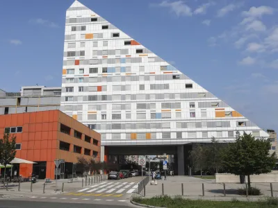 Stolpnica v Zupančičevi jami, ki so se je med ljudmi prijela imena Skakalnica, Oberstdorf, Tramezin, Sendvič in Toast. 