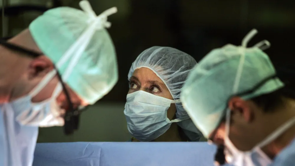 Kdo bo izvajal celjske operacije na odprtem srcu in kako daleč so s pripravami, še ni znano. Fotografija je simbolična.