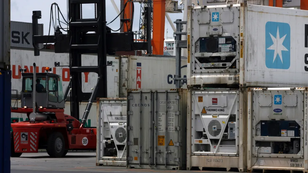 Luka Koper, pristani&scaron;ki in logistični sistem, d.d., mednarodno tovorno koprsko pristani&scaron;če, //foto: Bojan Velikonja