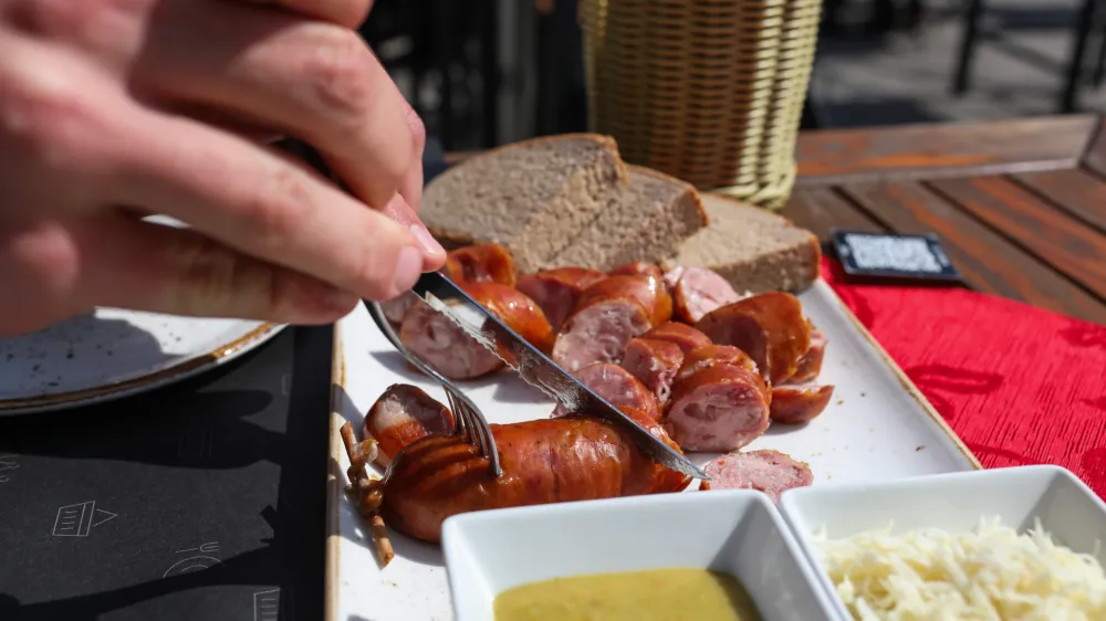 22.03.2024. - Kranjska klobasa proizvajalca podjetja Kodila.//FOTO: Bojan Velikonja