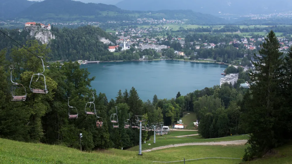 - 13.07.2016 - Reportaža o Bledu - Blejsko jezero - turizem - straža - poletno sankanje - ..//FOTO: Maja Marko