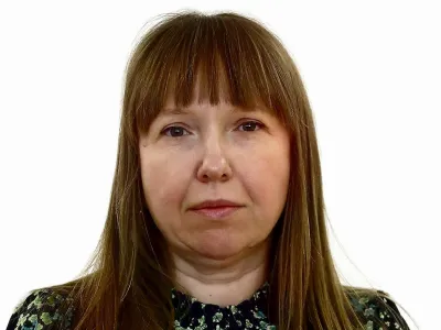 Nina Knavs- Redakcija Dnevnik 2024 - portreti za komentarje in kolumne - kolumnisti - komentatorji – novinarji - portret //FOTO: Luka Cjuha