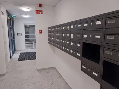 Stanovanjska soseska JSS MOL on Šmartinski cesti - Sklad je stanovanja kupil od družbe Koss - Kostaknabiralniki