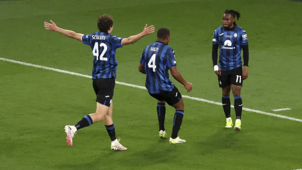Atalanta's Ademola Lookman, right, and teammates, react after his side's third goal during the Europa League final soccer match between Atalanta and Bayer Leverkusen at the Aviva Stadium in Dublin, Ireland, Wednesday, May 22, 2024. (AP Photo/Peter Morrison)