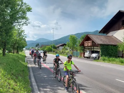 Ob sofinanciranju Evropskega sklada za regionalni razvoj in RS smo v občini Borovnica ob rekonstrukciji odseka regionalne ceste med Borovnico in Bregom-odcep za gasilski dom, dobili prvo sodobno kolesarsko povezavo, ki je tudi sestavni del Barjanskega kolesarskega omrežja in del državne kolesarske povezave R10 Polhov Gradec – Horjul – Vrhnika – Podpeč – Ig. 