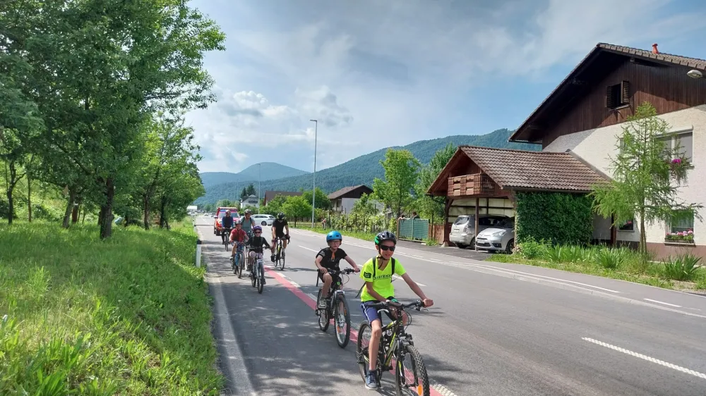 Ob sofinanciranju Evropskega sklada za regionalni razvoj in RS smo v občini Borovnica ob rekonstrukciji odseka regionalne ceste med Borovnico in Bregom-odcep za gasilski dom, dobili prvo sodobno kolesarsko povezavo, ki je tudi sestavni del Barjanskega kolesarskega omrežja in del državne kolesarske povezave R10 Polhov Gradec – Horjul – Vrhnika – Podpeč – Ig. 