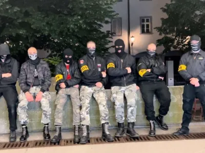 Neonacistična skupina je na instagramu objavljala grozilna sporočila.