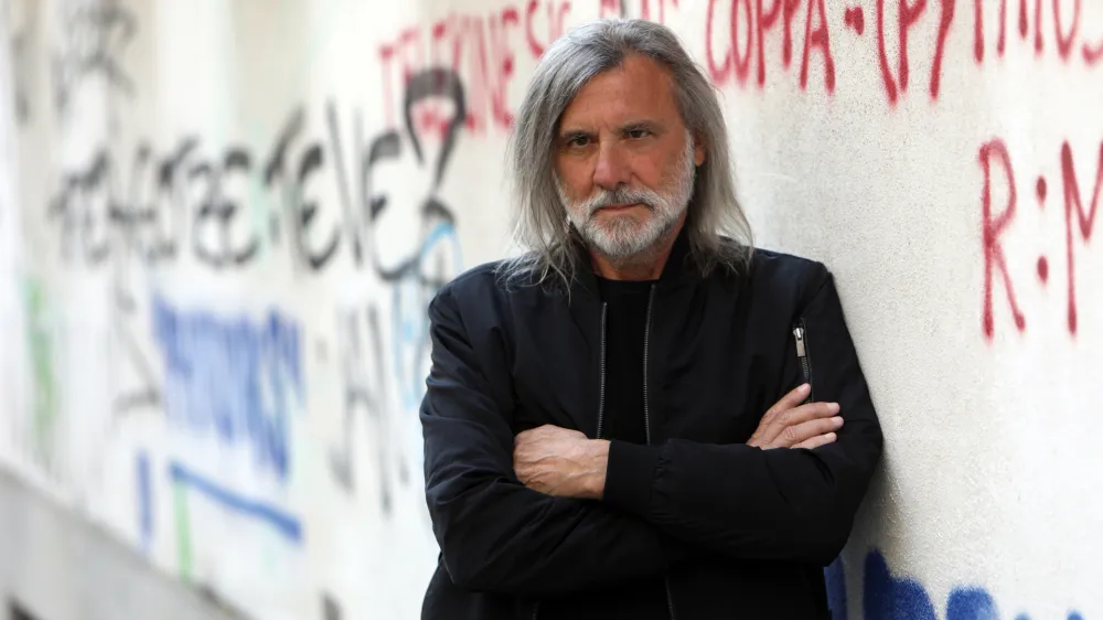 ﻿- 02.06.2021 – Aldo Kumar, skladatelj – izredni profesor na Akademiji za gledališče, radio, film in televizijo v Ljubljani, prejemnik 28. Kozinove nagrade 2021, ki jo podeljuje Društvo slovenskih skladateljev (DSS) //FOTO: Tomaž Skale