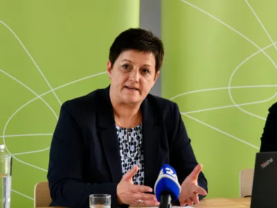 Valerija Glavač, direktorica podjetij Mol Slovenija in Mol &amp; Ina: Če regulacija že obstaja, bi morala upoštevati dejanske razmere na trgu, stroške poslovanja in možnosti vlaganj v razvoj mreže bencinskih servisov. 