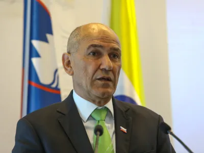 Janez Janša02.04.2024 - novinarske konference predsednika SDS Janeza Janše in evropskega poslanca Milana Zvera, na kateri bosta razkrila interne dokumente Evropske komisije v povezavi z obiskom podpredsednice Evropske komisije Vere Jourove v Sloveniji.Foto: Luka Cjuha