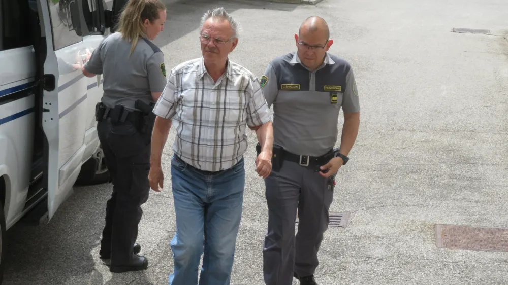 Franc Šterban je zanikal, da je ženo ubil na zahrbten način. 