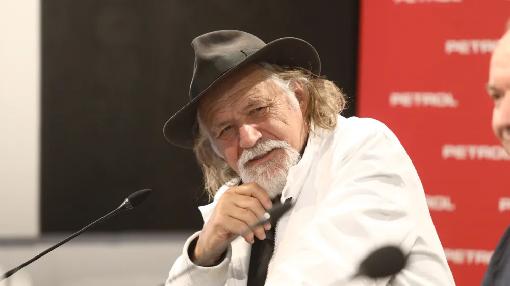 glasbenik Rade Šerbedžija04.06.2024 - novinarska konferenca Ljubljana Festivala, na kateri bodo sodelovali direktor in umetniški vodja Darko Brlek, dirigent in vodja projektov Glasbene produkcije RTV Slovenija Patrik Greblo, dirigent, umetniški in glasbeni direktor SNG Opere Maribor Simon Krečič ter igralec, režiser in glasbenik Rade ŠerbedžijaFOTO: Luka Cjuha