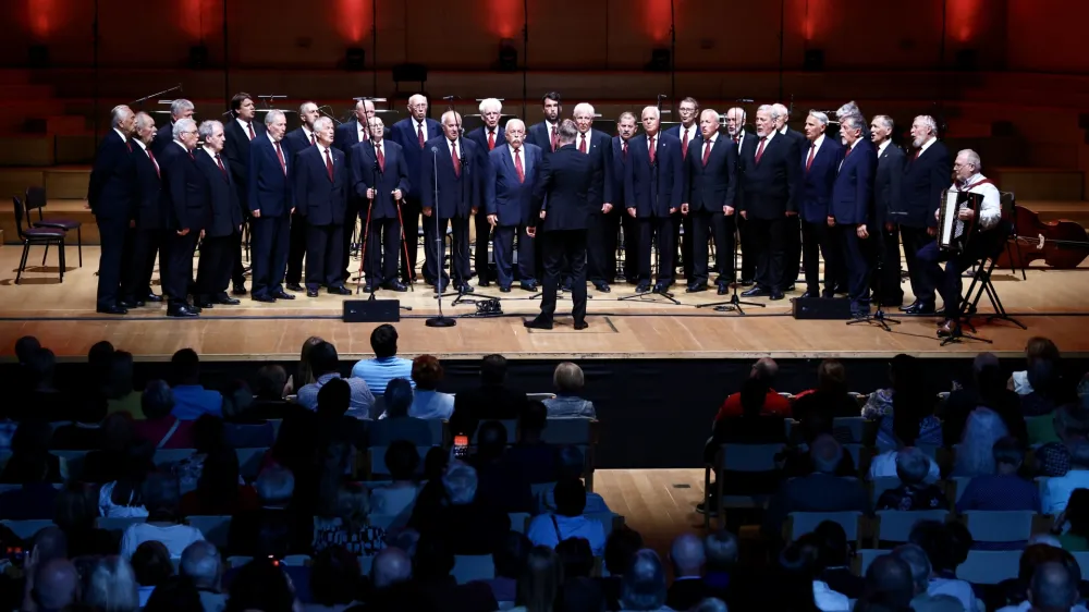 Partizanski pevski zbor F Jaka Gasar