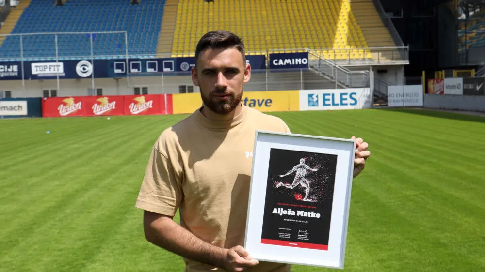 Aljoša Matko, igralec sezone po izboru Dnevnika, je nogometno dozorel: V Celju sem prišel do točke, ko znova uživam v nogometu. V dosedanji karieri ni šlo vse po načrtih, a sem dokazal, da sem borec na igrišču in v življenju. Ko ne gre, se borim in na koncu sem nagrajen. 