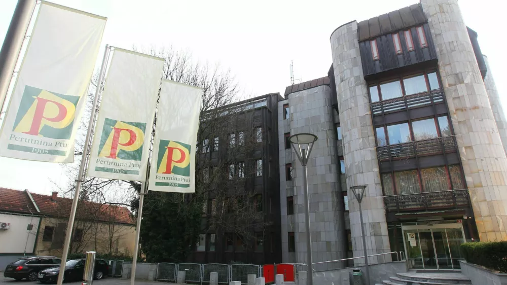 Skupina Perutnina Ptuj na Hrvaškem gradi tri ogromne farme, ki bodo imele 16.000 kvadratnih metrov vzrejnih površin. 