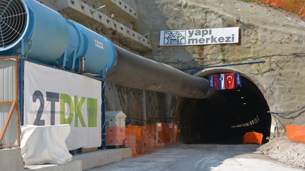 Predor Stepani.Preboj drugega najdaljsega predora na trasi drugega tira.Foto: arhiv 2TDK