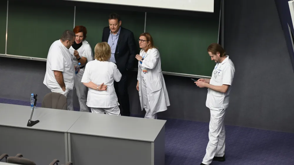  - 09.01.2024 &ndash; opozorilna stavka zdravnikov in zobozdravnikov - zdravniki in zobozdravniki zaradi neuresničenih zavez vlade iz že sklenjenih sporazumov opozorilno stavkali. protest //FOTO: Nik Erik Neubauer 