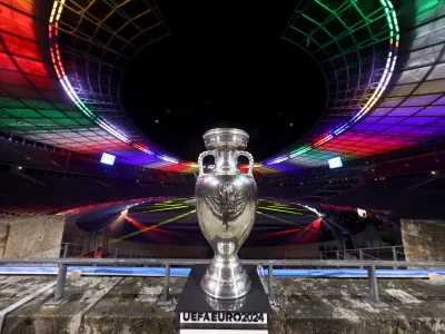 FILED - 05 October 2021, Berlin: The trophy of the 2024 European Football Championship (UEFA Euro 2024) is displayed at the Olympic Stadium which is illuminated with the colours of the new UEFA Euro 2024 logo. Photo: Alexander Hassenstein/Getty-POOL/dpa