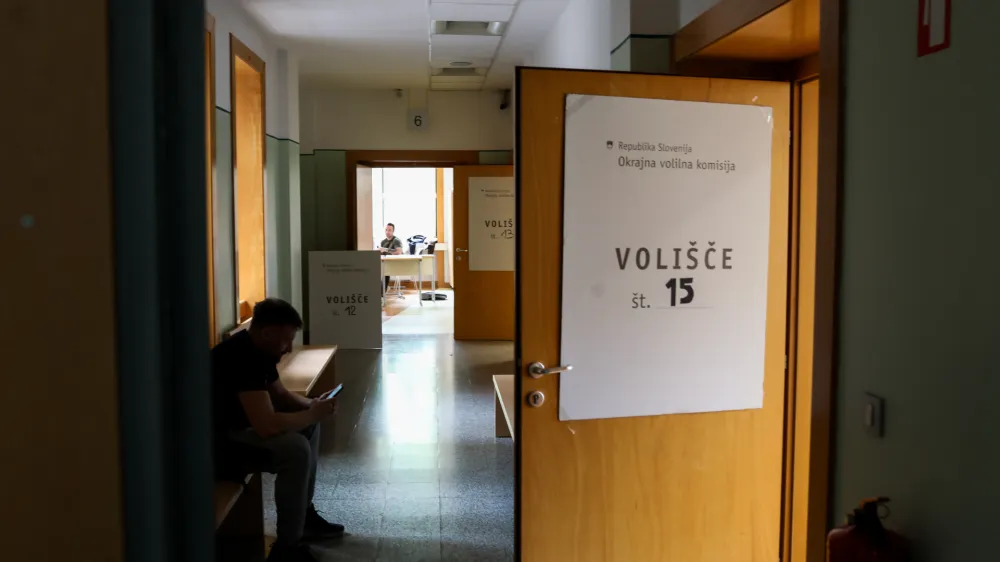 - Voli&scaron;če O&Scaron; Moste.- 09.06.2024. - Volitve v Evropski parlament in &scaron;tirje referendumi za preferenčni glas, o Evtanaziji, o rabi marihuane v medicinske namene in za rekreativno uporabo 2024.//FOTO: Bojan Velikonja