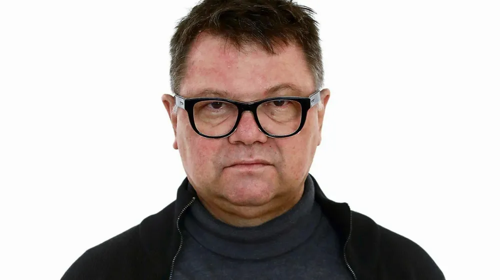 Miha Štamcar- Redakcija Dnevnik 2024 - portreti za komentarje in kolumne - kolumnisti - komentatorji – novinarji - portret //FOTO: Luka Cjuha