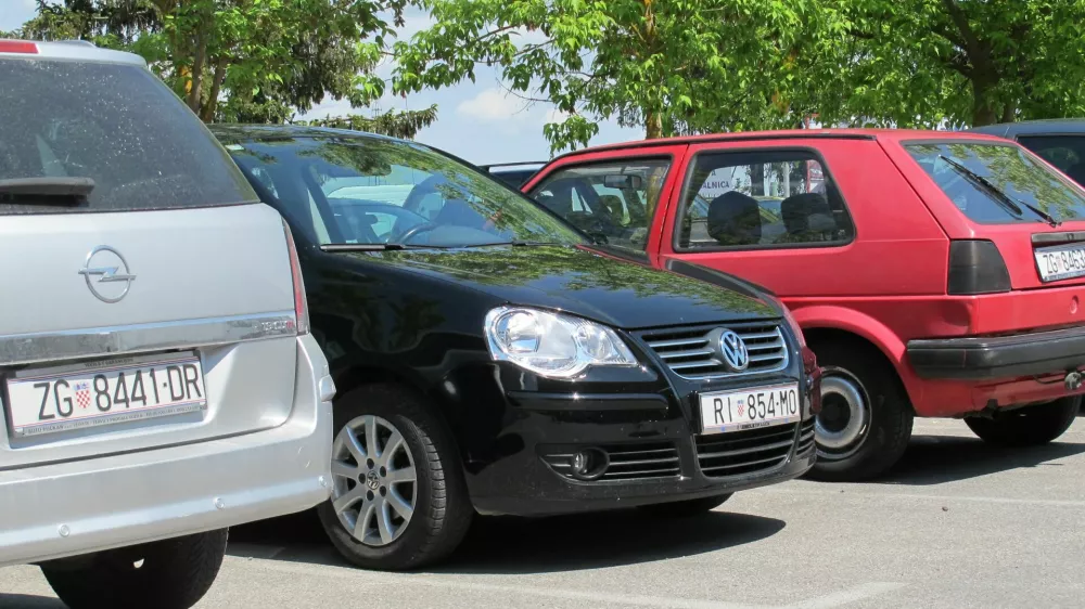 Hrva&scaron;ki kupci pred breži&scaron;kimi trgovinamiFoto: Ernest Sečen