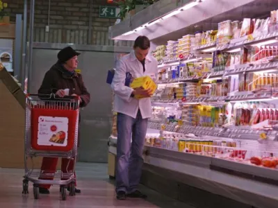 ﻿- veleblagovnice Maximarket - delikatesa- maloprodajne cene živil - živila - artikli - evro cena - nakupovanje, prodaja - maloprodaja - prodajalna - trgovina - trgovec - potrošnik, - označevanje cen blaga in storitev - //FOTO: Luka CjuhaOPOMBA: ZA OBJAVO V ČASOPISU DNEVNIK