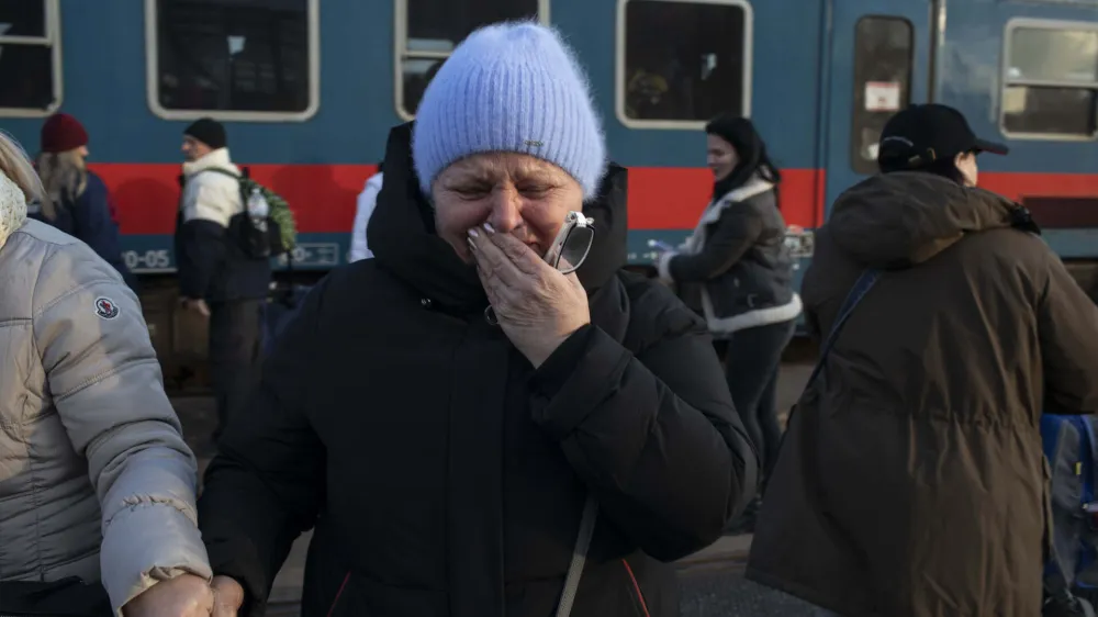 - Madžarska - železni&scaron;ka postaja Zahony, - ukrajinski begunci-- 08.03.2022 - Vojna v Ukrajini - kamion humanitarne pomoči na poti iz Slovenije v Ukrajino iz Ljubljane v Užgorod//FOTO: Jaka Gasar