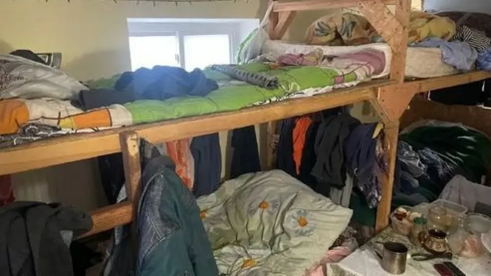 Žrtve trgovine z ljudmi so živele v nezavidljivih razmerah, storilci pa so jih fizično, psihično in spolno zlorabljali. 