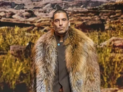 Nova kolekcija znamke Louis Vuitton za moške je navdihnjena z zahodno kulturo v kombinaciji z brezčasno zahodno estetiko. 