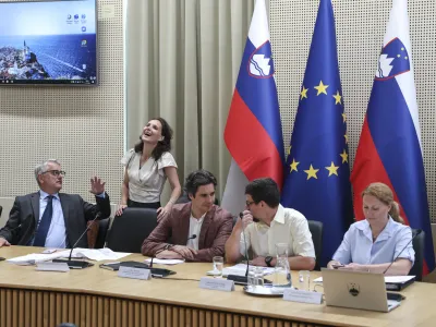 Matjaž Han, Luka Mesec, Jakob Počivavšek, Natalija Berlec- 07.07.2023 - Ekonomsko-socialni svet (ESS) - seja na kateri so med drugim obravnavali spremembe in dopolnitve pokojninskega načrta poklicnega zavarovanja, informacijo o izvajanju aktivnosti načrta za okrevanje in odpornost ter pravilnik o zagotavljanju varnosti in zdravja pri ročnem premikanju bremenFOTO: Jaka Gasar