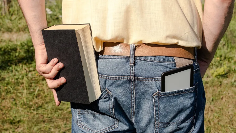 COBISS Ela je dostopna na e-bralnikih, ki jih poganja operacijski sistem android. 