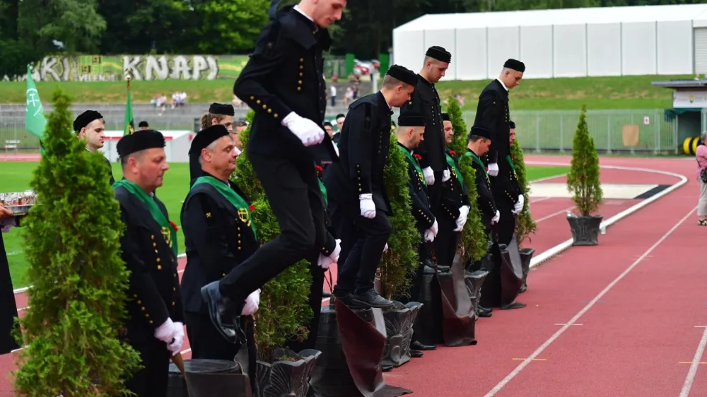 Skok čez kožo je tradicija in šega, zapisana v nesnovno kulturno dediščino. 