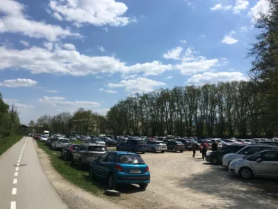 Obiskovalci Živalskega vrta Ljubljana in bližnjih sprehajalnih poti so do letos spomladi brezplačno uporabljali parkirišče ob Večni poti. 