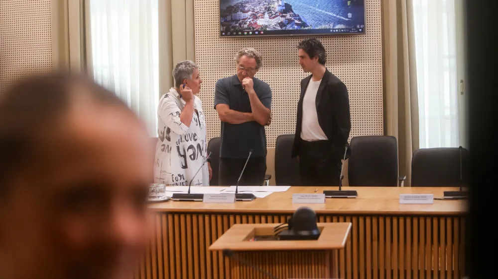 - Lidija Jerkič, predsednica Zveze svobodnih sindikatov Slovenije,- Branimir Štrukelj, Glavni tajnik Sindikata vzgoje, izobraževanja, znanosti in kulture Slovenije, predsednik Konfederacije sindikatov javnega sektorja,- Luka Mesec. minister za delo, družino, socialne zadeve in enake možnosti- 28.06.2024. - 352. seja Ekonomsko Socialnega sveta. //FOTO: Bojan Velikonja