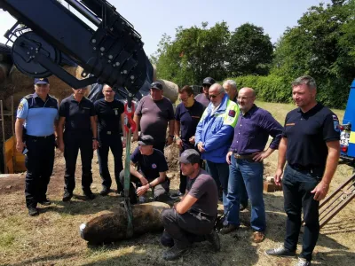 Predstavniki pristojnih služb, ki so sodelovale pri današnji intervenciji. 