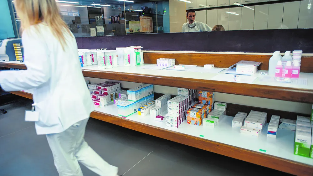 ﻿- ilustrativna fotografijazdravila, farmacevtski izdelki, krema, kreme, izdelava zdravil, mazila- Lekarna UKC Ljubljana - dan odprtih vrat - predstavili nacin priprave zdravil in prostore lekarne, Zaloška 7   //FOTO: Tomaž Zajelšnik