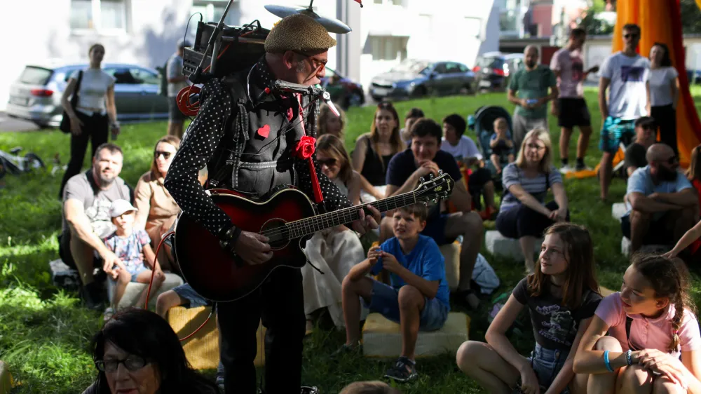 - predstava: Cigo potujoči orkester, Milete Cvijanović, Cigo.- 05.07.2024. - Ana Desetnica, festival uličnega gledališča.//FOTO: Bojan Velikonja