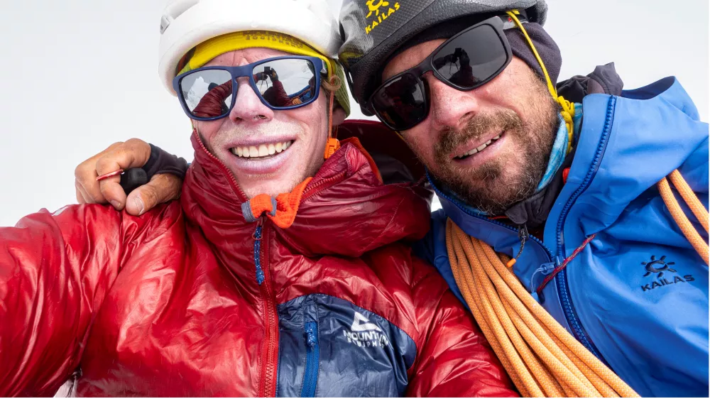 Tom Livingstone in Aleš Česen sta v alpskem slogu preplezala prvenstveno smer po zahodnem grebenu na Gašerbrum III (7952 m) v Karakorumu, kar je šele tretji vzpon na ta najvišji neosemtisočak / Foto: Tom Livingstone